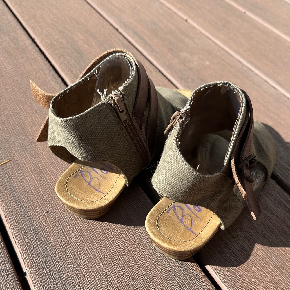 Blowfish Brown and Tan Sandals - Picture 4 of 7